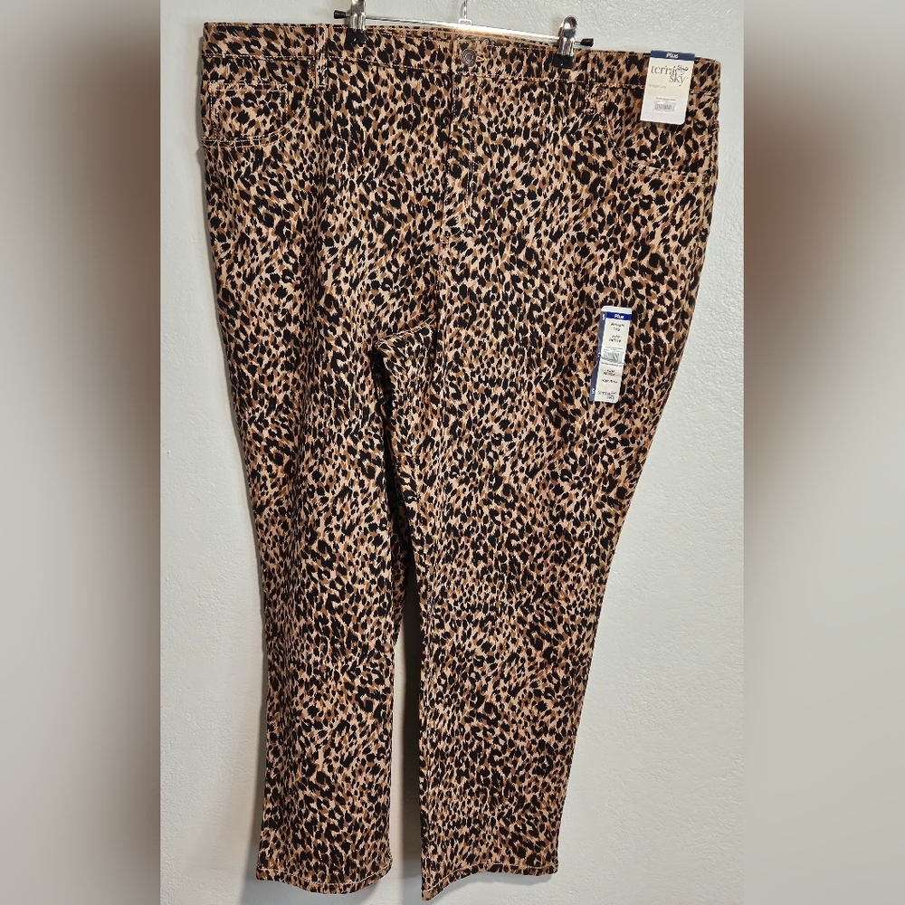 Terra & Sky Leaperd Jeans, Straight Leg Size 24W Petite
